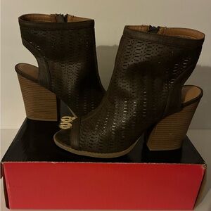 Greenish/Brown Peep-Toe Ankle Boots